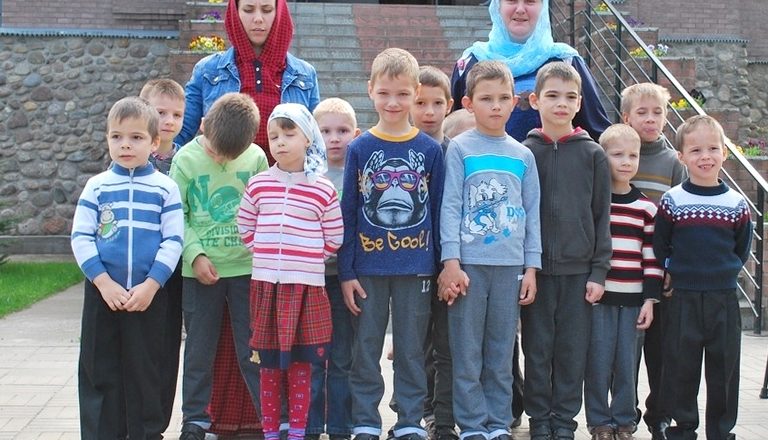 Малыши из Жодинского детского дома побывали в Михайловском приходе