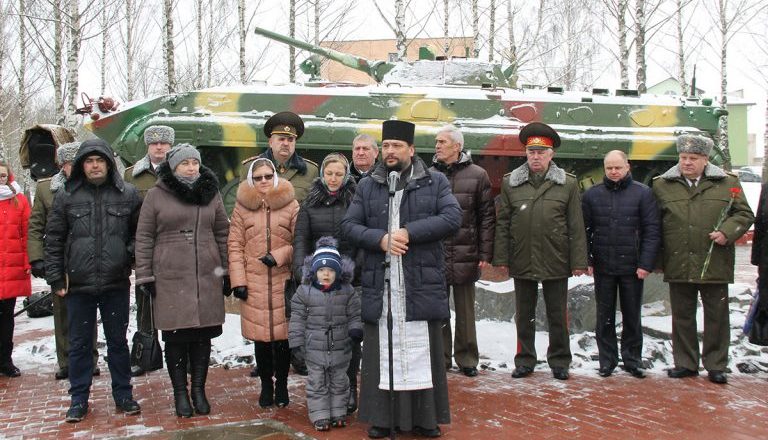 Благочинный Жодинского церковного округа совершил молебен в День памяти воинов-интернационалистов