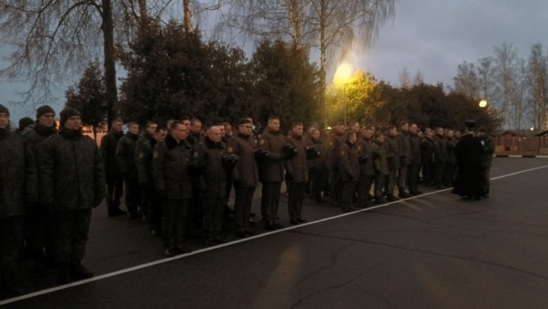 СВЯЩЕННИК СЕРГИЙ ЧУКОВИЧ БЛАГОСЛОВИЛ ВОЕННОСЛУЖАЩИХ НА ОБУЧЕНИЕ